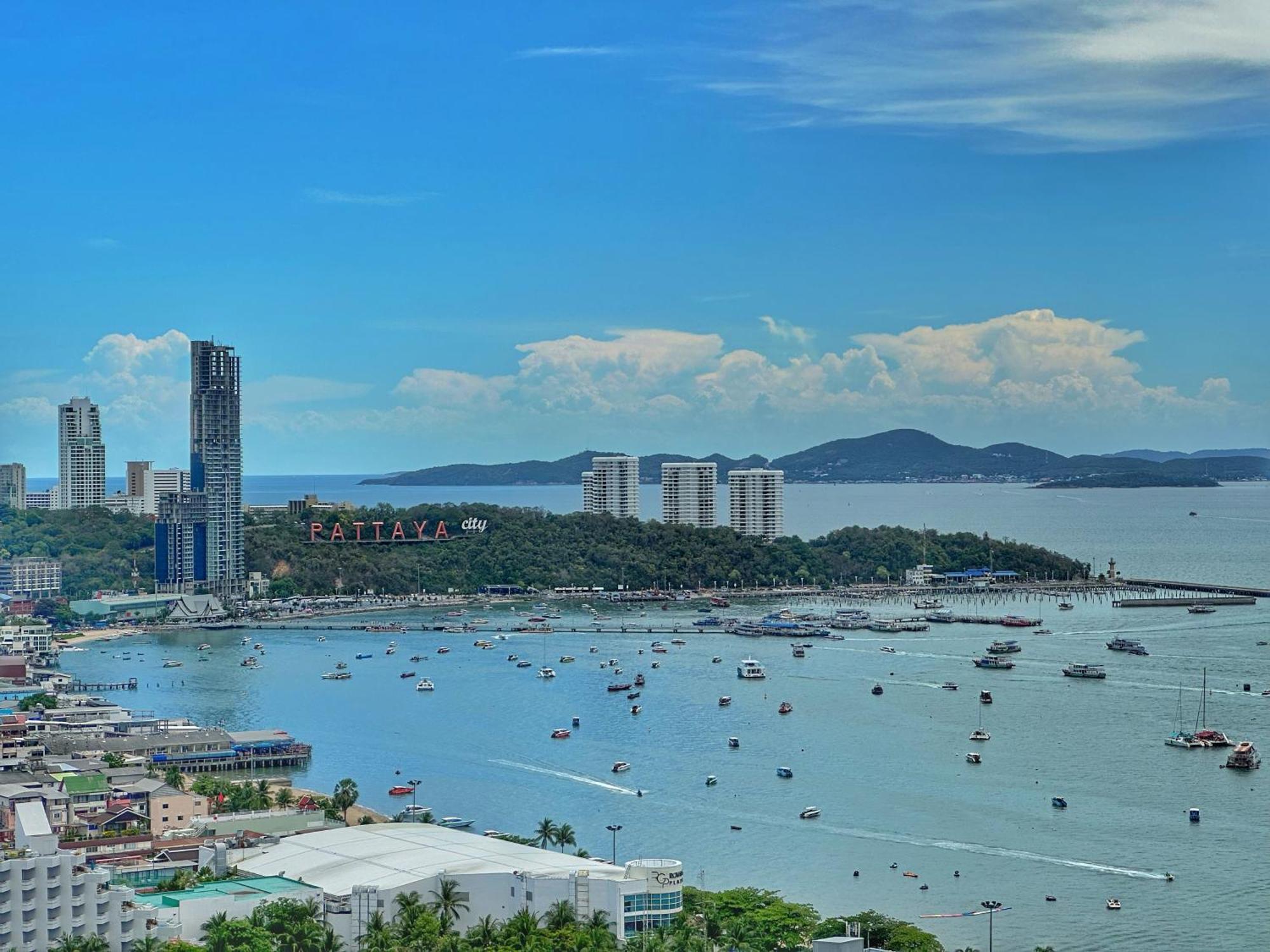 The Edge Central Pattaya Aparthotel Exterior photo