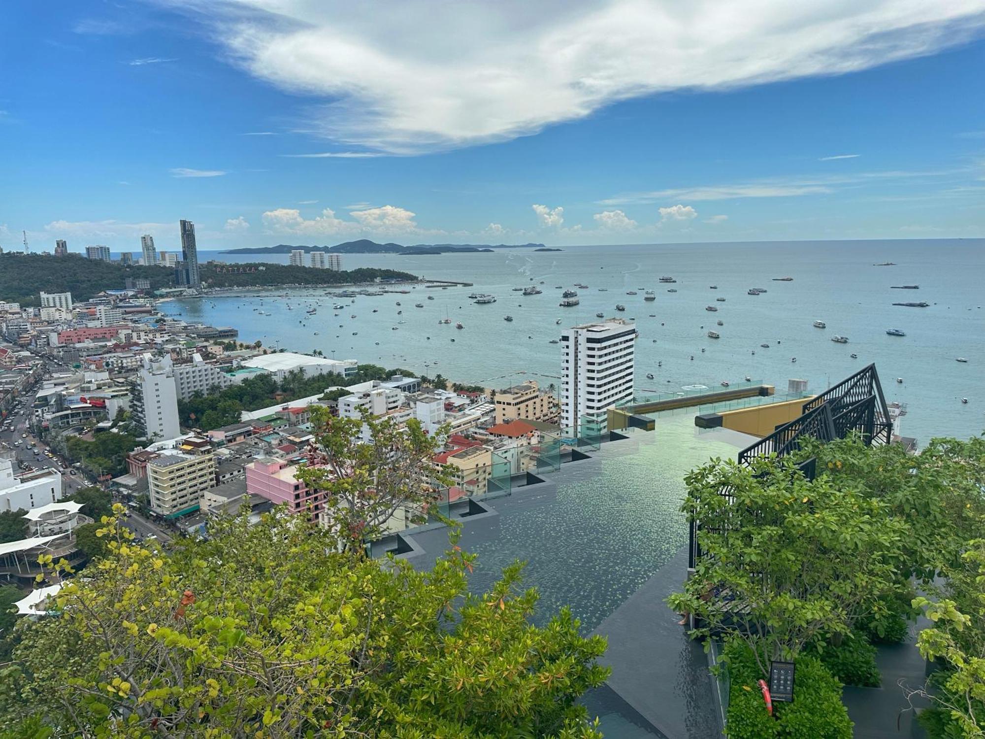 The Edge Central Pattaya Aparthotel Exterior photo